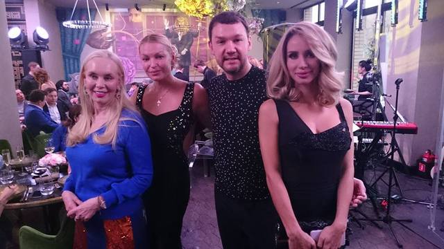 Украинская поп-звезда засветилась в России на вечеринке с Кобзоном