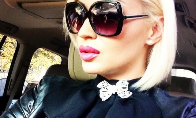 У СКАНДАЛЬНІЙ БІЛЯВЦІ З ІВАНО-ФРАНКІВСЬКА ВПІЗНАЛИ БУДІВЕЛЬНУ АФЕРИСТКУ. ФОТО