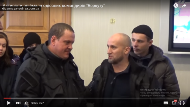 Сашко Кравчук та активісти упіймали одіозних командирів “Беркуту”