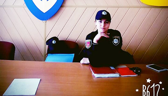 Женщина-патрульная уволилась из полиции: "Я не хочу калечить людей, как мои коллеги" (ФОТО)