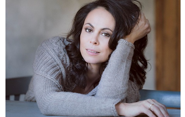 Жена Виталия Кличко выпустила первый клип