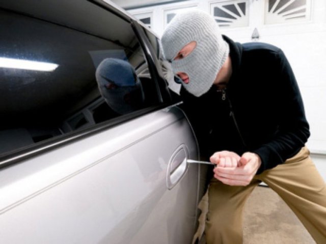 В Одессе угонщик похитил автомобиль вместе с ребенком