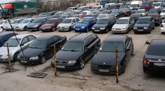 В Україні розпочинається розпродаж автомобілів збанкрутілих банків. ВАЗ – за 600$