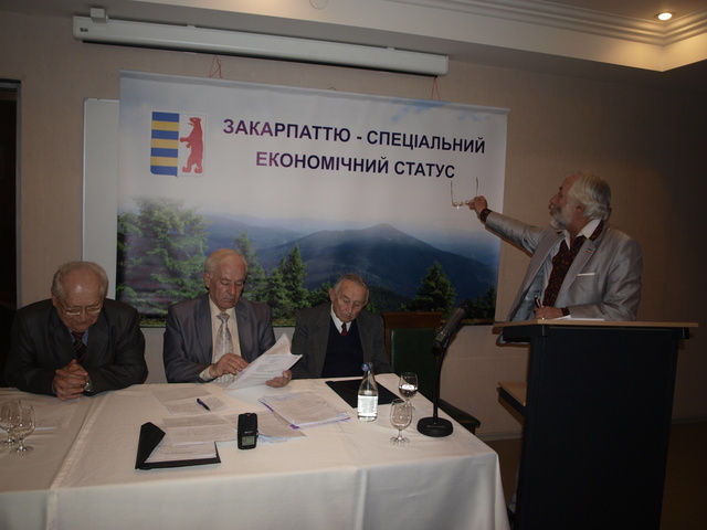 Специальный экономический статус и выборность губернаторов помогут преодолеть социально-экономический кризис в Закарпатье