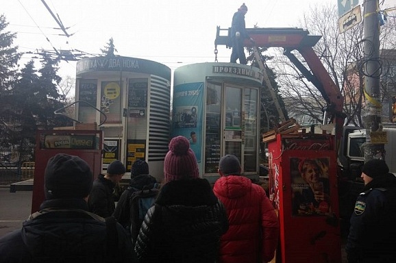 Снос МАФов в Днепропетровске: дебаты, споры и драки