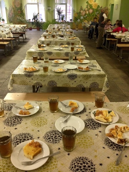 Скандал в киевской школе: ученикам на завтрак подали объедки