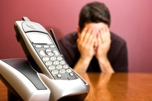 Унижение в соцсетях и звонки детям: как киевские коллекторы выбивают долги