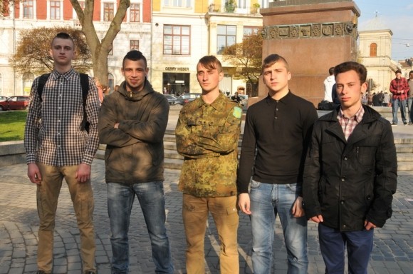 Янголи Інститутської: Історія п’ятьох сміливців, які під кулями снайперів рятували поранених