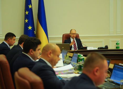 Яценюк рассказал, как его подчиненная «выкачивала» деньги из государственной компании