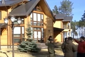 Под Киевом мародеры "вынесли" шикарное охотничье угодье Януковича