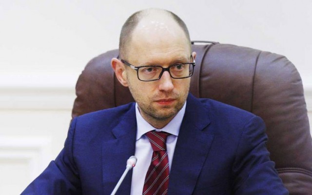 Журналист рассказал, кто на самом деле руководит Яценюком