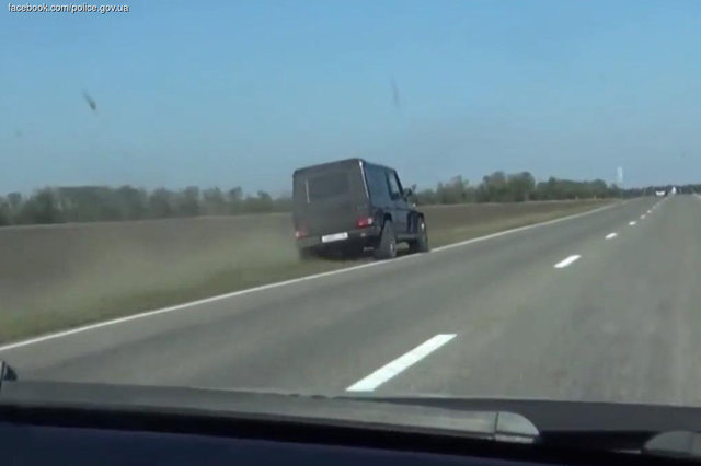 Полицейские с погоней задержали нетрезвого екс-депутата на Mercedes G-klasse