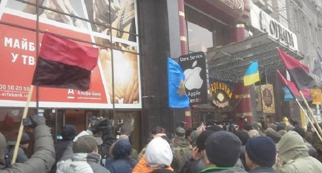 Достаточно глянуть на список требований, и станет ясно, за чей счет «банкет», – Кузьменко