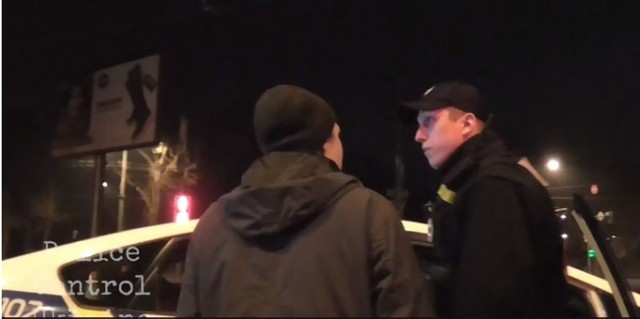 Видео. Харьков. Полиция хочет расстрелять водителя