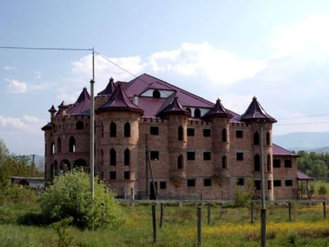 Закарпатська Рубльовка, де все потопає в розкоші