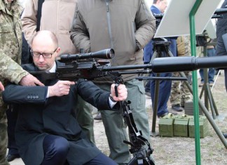 Оружие власти: как Яценюк получил пистолет-пулемёт Thompson за 567 гривен