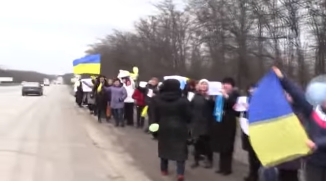 КРЫМСКИЕ ЖЕНЩИНЫ СДЕЛАЛИ МЕЖДУНАРОДНЫЙ ЖЕНСКИЙ ПРАЗДНИК ДНЕМ ЗА ЕДИНСТВО УКРАИНЫ (ВИДЕО)