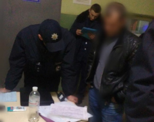 У Львові п’яний екс-кандидат в депутати побив поліцейського