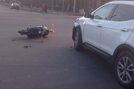У Вінниці лікарка збила мопедиста і покинула покаліченого посеред дороги (ФОТО)