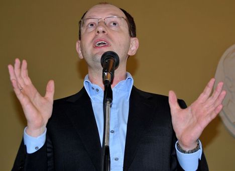 Кризис Яценюка: Как богател и беднел глава Кабмина (ИНФОГРАФИКА)