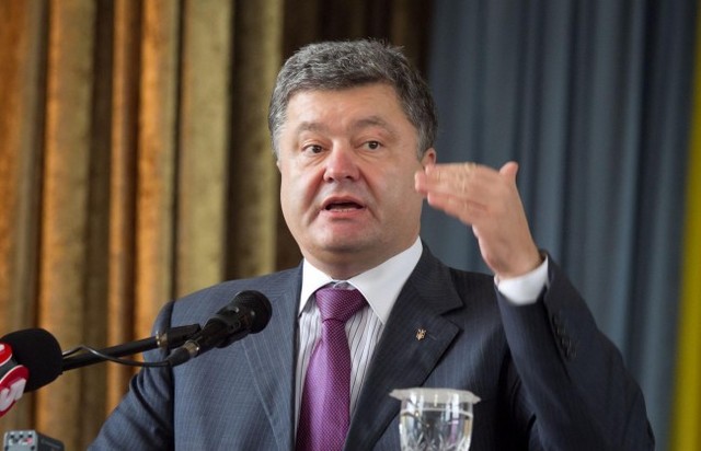 Призывы Порошенко к единству, дабы «не помогать врагу», не убедительны — Newsweek