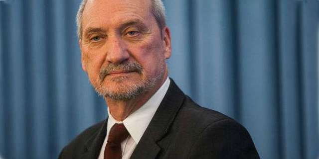 Министр обороны Польши признал смоленскую авиакатастрофу терактом