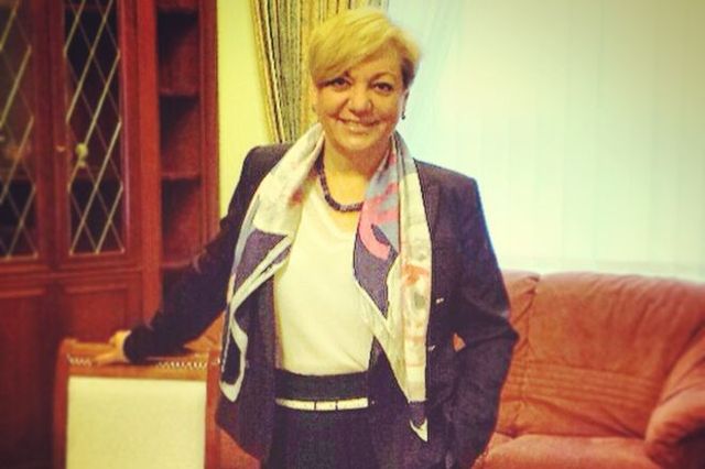 Гонтарева пустила журналистов в "каморку" и показала кудрявую киску