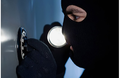 Полиция приступила к розыску двух «сантехников», ограбивших семью бойца АТО