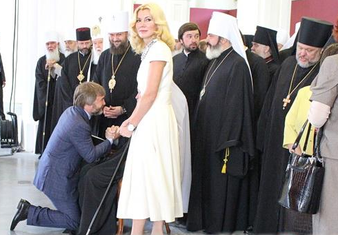 Депутат от Оппоблока Новинский сопровождает главу РПЦ Кирилла в командировках