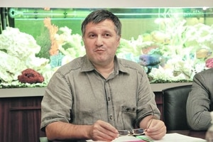 Авакову начислили зарплату в три раза больше его оклада: документ