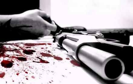 Любитель молоденьких девушек, расстреляв любовницу, пустил себе пулю в голову