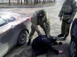 В Сумах офицер Нацгвардии за 2 тысячи долларов согласился взять солдата на службу