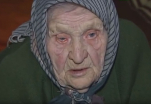 Как живут пенсионеры в Украине: одиночество, суды, рекорды и караоке