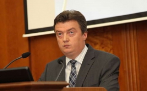 Прикарпатський нардеп Довбенко звільнив помічника, який вчинив п’яне шоу