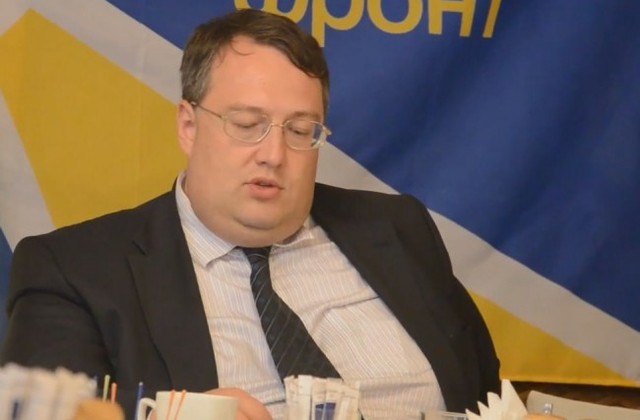 Охранник Антона Геращенко ездит на автомобиле стоимостью 5 млн грн