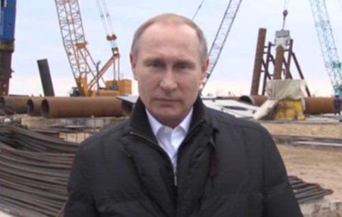 Как Путин пытается поддерживать иллюзию россиян в то, что в Крыму кипит работа
