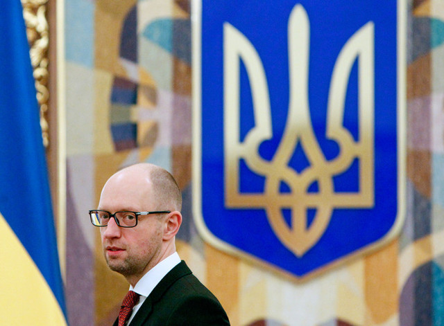 Яценюк обещает повышение соцстандартов с 1 мая