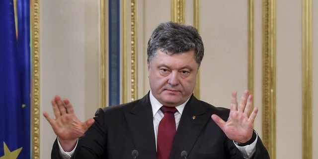 Порошенко навмисне затягує війну на Донбасі, щоб зберегти владу