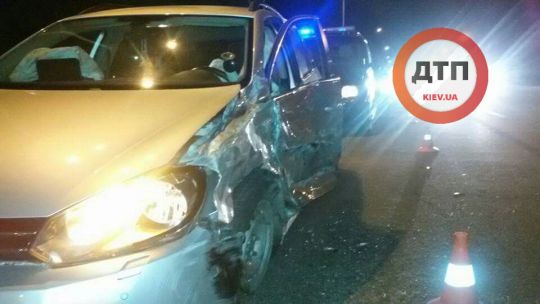 ДТП в Киеве на Броварском: Фольксваген Пассат вылетел во встречный Гольф