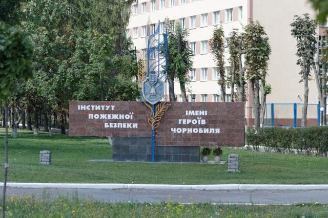 При обыске у преподавателя Черкасского института пожарной безопасности найдено $100 тыс