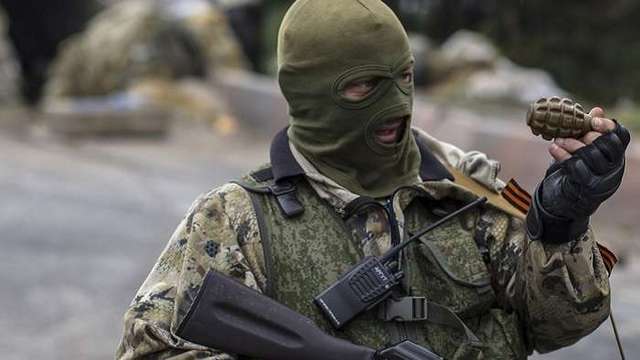 В Свердловске пьяный «ЛНРовец» бросил гранату в мирных жителей