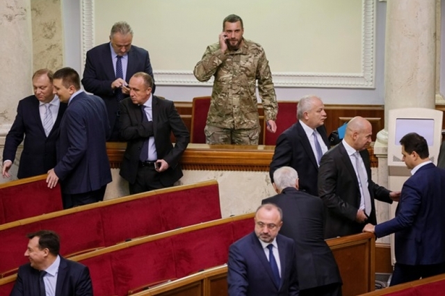 Стали известны фамилии нардепов, которые могут войти в «Народный фронт»