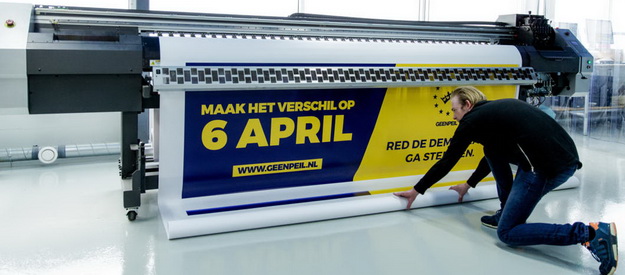 "Україна нам до лампочки" - репортаж про останні дні агітації у Нідерландах