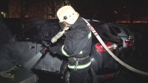 Пожежа на автостоянці у Львові: горіли три автомобілі