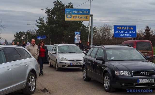 Граница, деньги и «пересічники»