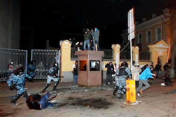 Суды отказываются судить "беркутовцев", избивавших и убивавших "майдановцев"