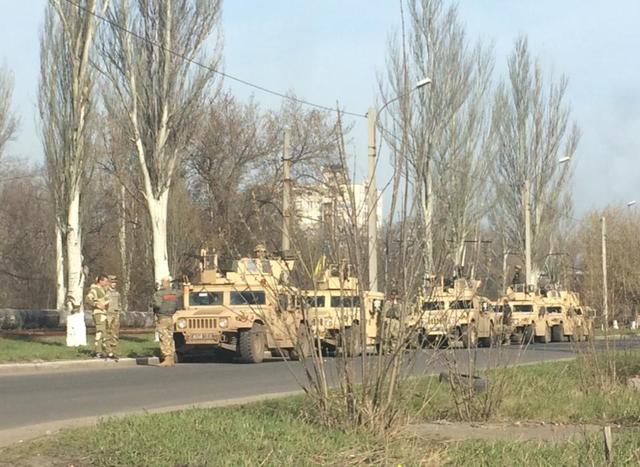 «Сепарам не позавидуешь»: Под Авдеевку на подмогу 25-ке прибыл десант на Хаммерах