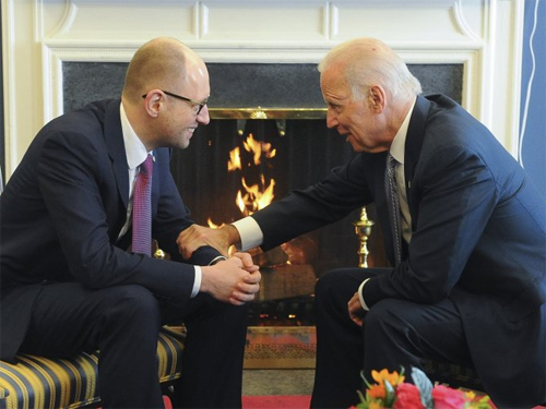 Байден похвалив Яценюка за виконану роботу