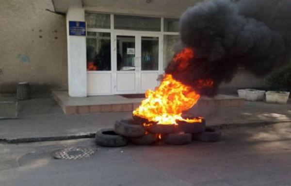 В Житомире бойцы АТО зажгли шины