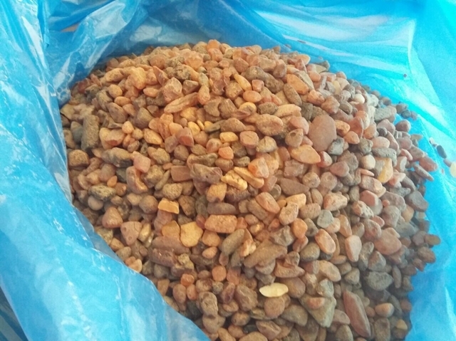 Львівські прикордонники затримали близько 20 кг бурштину (ФОТО)